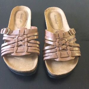 American Eagle Sandels